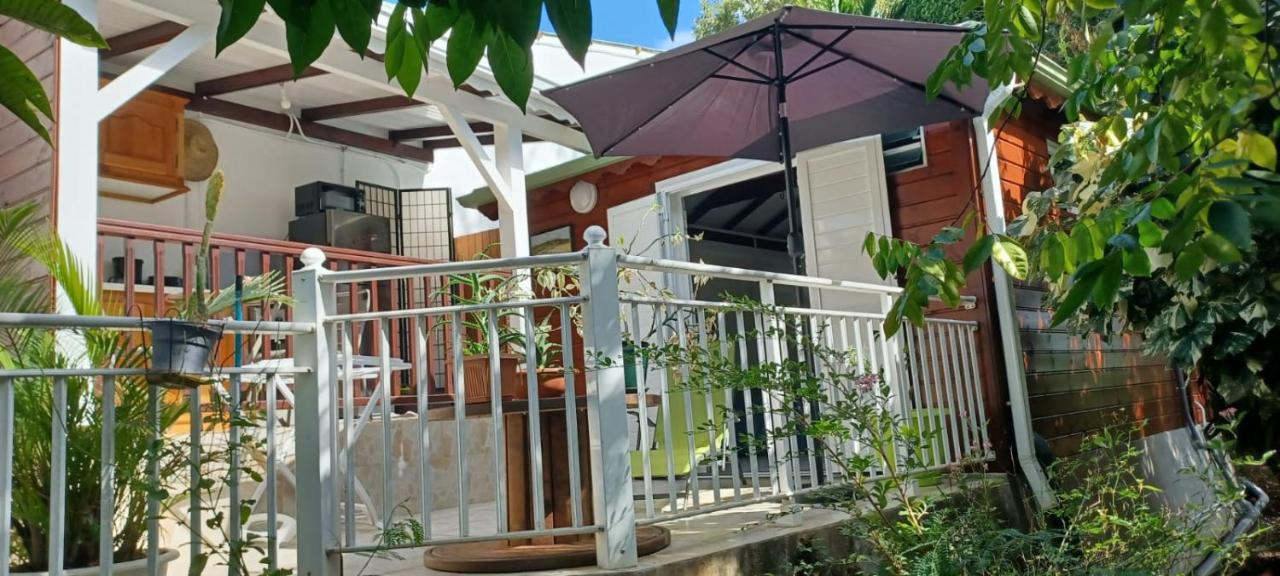Gite Mamour - Charmant Petit Bungalow A Decouvrir Baillif Zewnętrze zdjęcie